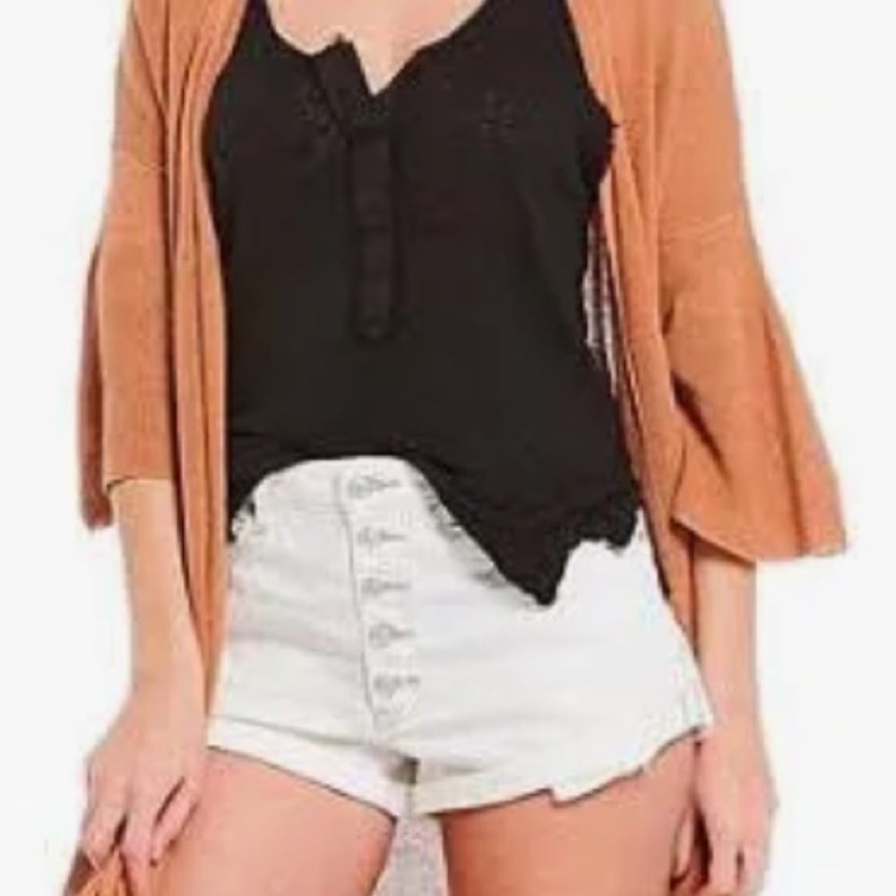 FREE PEOPLE ROMEO distressed shorts
WORN 1X bought another size for me.
Size 28 - Picture 2 of 9